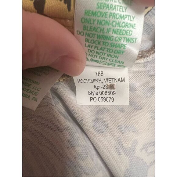 New Lilly Pulitzer Marlena Upf 50+ Button Down Rattan Walk On The Wild Side XL - Picture 7 of 9